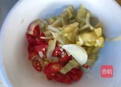 川味泡菜清蒸鲈鱼的做法图解2