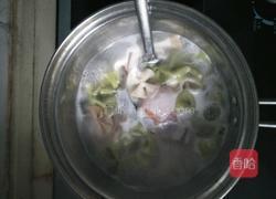 鱼汤蛋花蝴蝶面的做法图解2