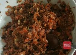 胡萝卜香菇猪肉饺的做法图解3