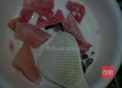 西瓜牛奶色拉的做法图解5