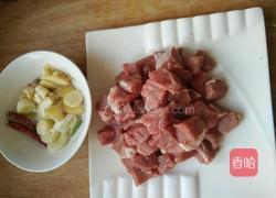 牛肉炖土豆的做法图解1