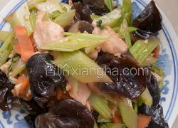西芹肉片炒木耳