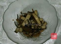 茶树菇拌鸡蛋干的做法图解3