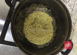 炒方便面的做法图解3