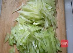 清炒莴笋的做法图解1