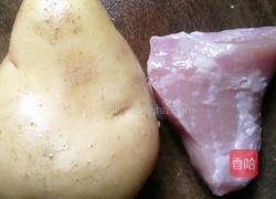 土豆丝炒肉的做法图解1