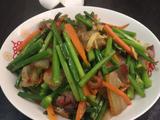 腊肉炒韭菜苔