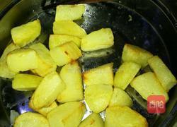土豆烧牛肉的做法图解2