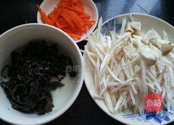 清炒木耳杏仁菇的做法图解2