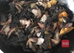蛤蟆炖土豆的做法图解8