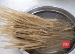 酱大骨炖粉条的做法图解2