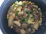 电饭煲土豆玉米焖排骨的做法[图]