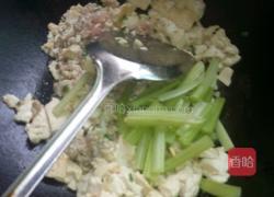 香芹肉末豆腐的做法图解7
