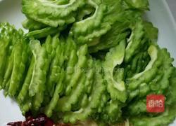 清炒苦瓜的做法图解2