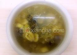 香蕉百合银耳乌鸡汤