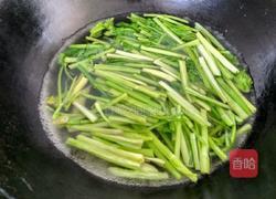 芹菜炒肉丝的做法图解2