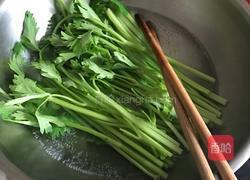 黄蘑芹菜猪肉饺子的做法图解3