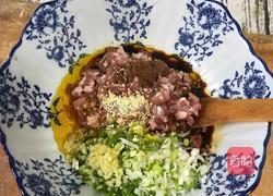 黄蘑芹菜猪肉饺子的做法图解7