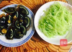 松花蛋拌青笋的做法图解3