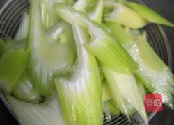 西芹炒百合的做法图解5