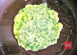 韭菜鸡蛋饼的做法图解8
