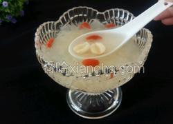 冰糖银耳莲子羹