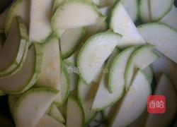 西葫芦炒番茄的做法图解1