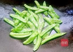 荷兰豆炒腊肠的做法图解6