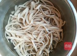 凉拌金针菇豆腐皮的做法图解1
