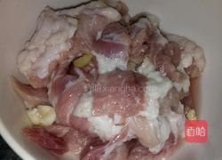 韭菜苗炒肉片的做法图解2