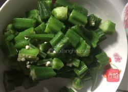 秋葵炒肉的做法图解1