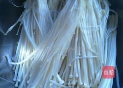 豆腐皮卷金针蘑的做法图解1