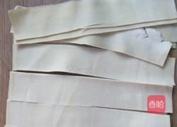豆腐皮卷金针蘑的做法图解2