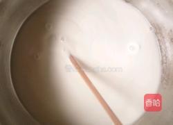 用勺子舀起吃的凉粉（自制红苕凉粉）的做法图解1