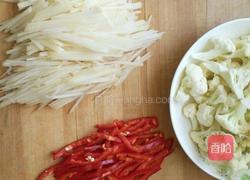 酸辣土豆和丝炒菜花的做法图解3