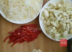 酸辣土豆和丝炒菜花的做法图解4
