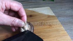 卷心菜香菇粥的做法图解3