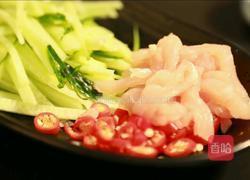 蒜蓉鸡肉凉皮的做法图解1