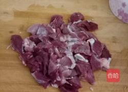 枸杞田七清炖牛肉的做法图解2