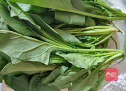 美味的菠菜皮芹菜饺子的做法图解1
