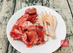 双菇枸杞猪骨炖汤的做法图解3