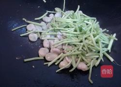 苋菜杆炒蚕豆的做法图解5