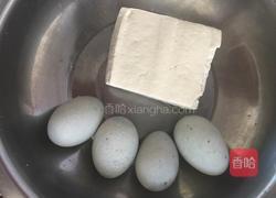 凉拌皮蛋豆腐的做法图解1