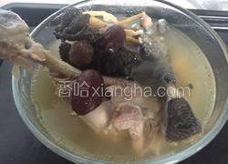 胡椒根沙仁猪肚煲鸡