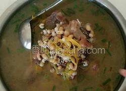 黄花菜黄豆薏米筒骨汤