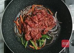 蒜香牛柳炒面的做法图解5