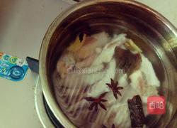 泡椒凤爪的做法图解1