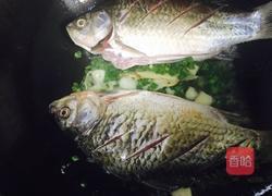 红烧鲫鱼的做法图解5