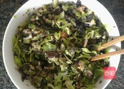 圆白菜木耳猪肉馅儿包子的做法图解1