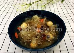 超级美味又易做的夏日饮品：桃胶皂角米雪燕银耳莲子羹